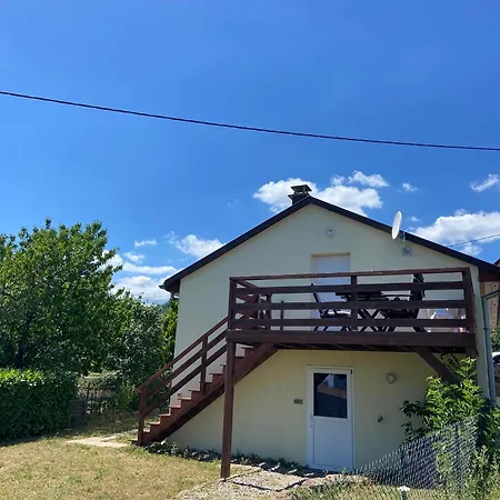 Vines & Views Apartment